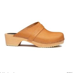 Swedish Hasbeens Husband Clog in Natural